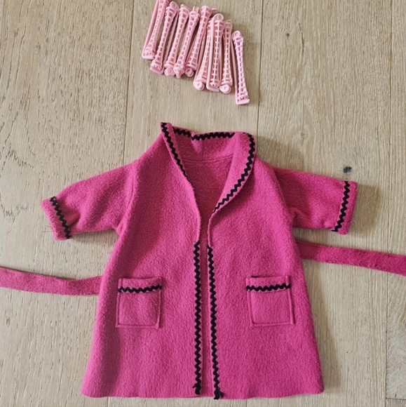 **SOLD** AMERICAN GIRL DOLL Clothing & Accessories roller blades helmet robe - Picture 2 of 12